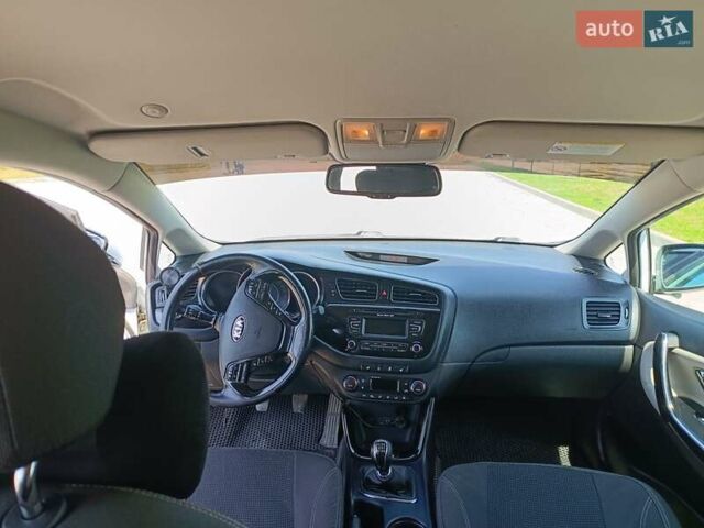 Белый Киа Сид, объемом двигателя 1.59 л и пробегом 247 тыс. км за 8800 $, фото 22 на Automoto.ua
