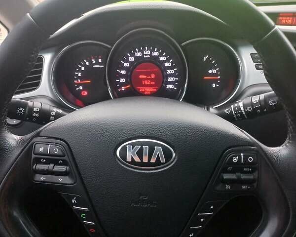 Білий Кіа Сід, об'ємом двигуна 1.6 л та пробігом 238 тис. км за 8999 $, фото 8 на Automoto.ua