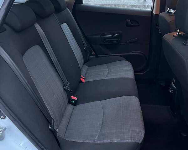 Білий Кіа Сід, об'ємом двигуна 1.4 л та пробігом 143 тис. км за 6700 $, фото 12 на Automoto.ua