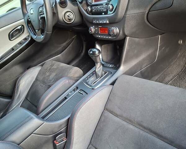 Белый Киа Сид, объемом двигателя 1.59 л и пробегом 95 тыс. км за 12400 $, фото 21 на Automoto.ua