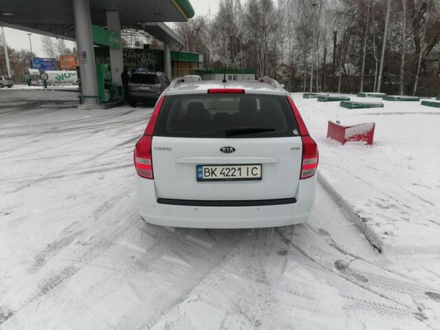 Білий Кіа Сід, об'ємом двигуна 1.6 л та пробігом 350 тис. км за 7200 $, фото 5 на Automoto.ua
