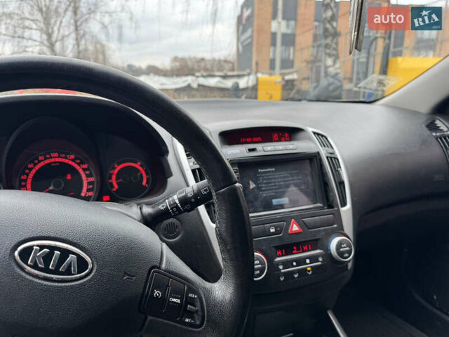 Белый Киа Сид, объемом двигателя 1.6 л и пробегом 277 тыс. км за 6800 $, фото 4 на Automoto.ua