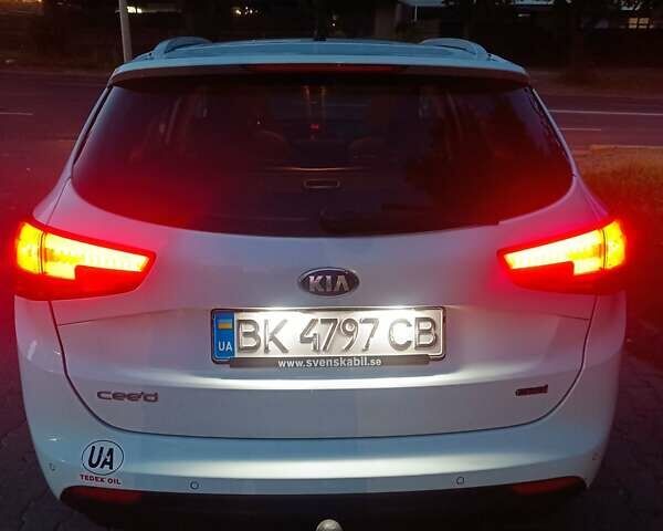 Белый Киа Сид, объемом двигателя 1.59 л и пробегом 247 тыс. км за 8800 $, фото 32 на Automoto.ua