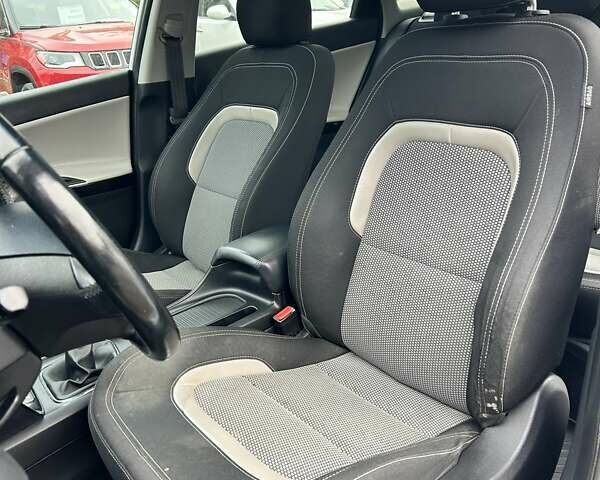 Білий Кіа Сід, об'ємом двигуна 1.6 л та пробігом 193 тис. км за 6600 $, фото 17 на Automoto.ua