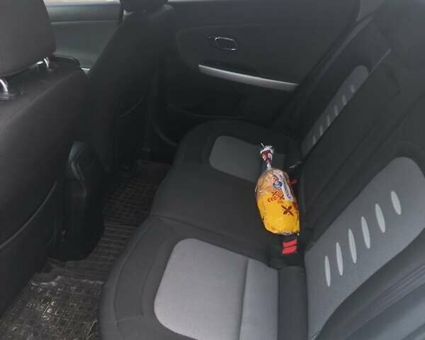 Білий Кіа Сід, об'ємом двигуна 1.6 л та пробігом 238 тис. км за 8999 $, фото 5 на Automoto.ua