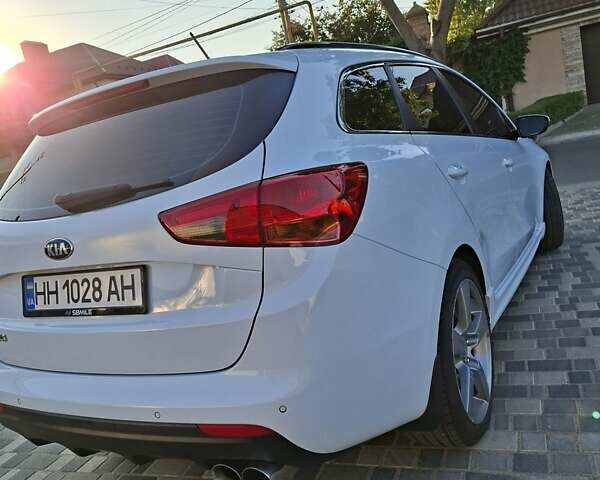 Белый Киа Сид, объемом двигателя 1.59 л и пробегом 95 тыс. км за 12400 $, фото 6 на Automoto.ua