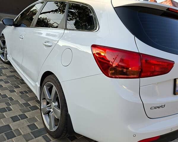 Белый Киа Сид, объемом двигателя 1.59 л и пробегом 95 тыс. км за 12400 $, фото 4 на Automoto.ua