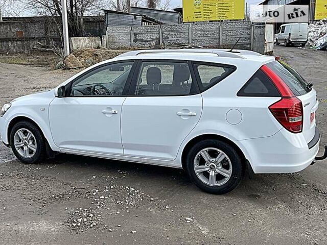 Білий Кіа Сід, об'ємом двигуна 1.6 л та пробігом 210 тис. км за 6800 $, фото 6 на Automoto.ua