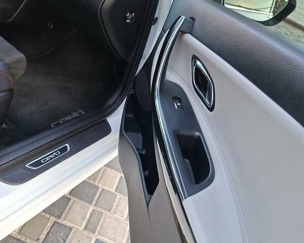 Белый Киа Сид, объемом двигателя 1.59 л и пробегом 95 тыс. км за 12400 $, фото 20 на Automoto.ua