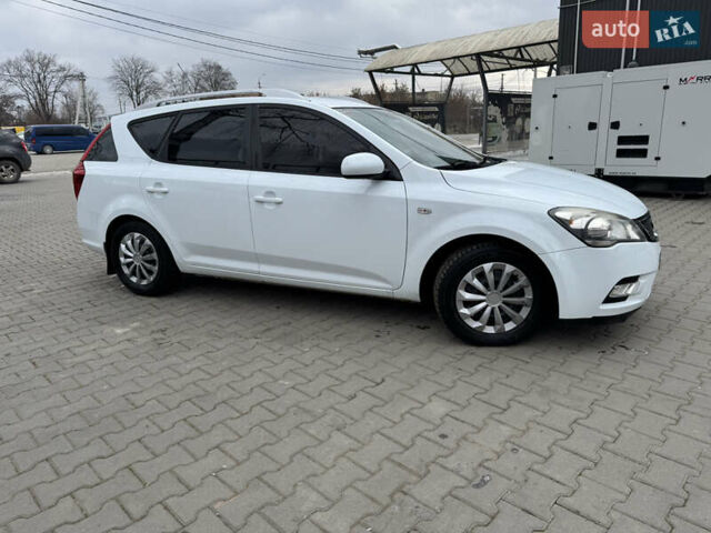 Белый Киа Сид, объемом двигателя 1.6 л и пробегом 277 тыс. км за 6800 $, фото 2 на Automoto.ua