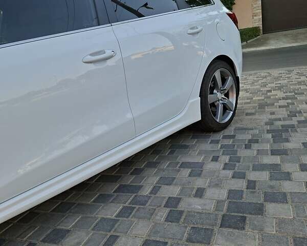 Белый Киа Сид, объемом двигателя 1.59 л и пробегом 95 тыс. км за 12400 $, фото 7 на Automoto.ua