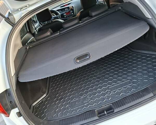 Білий Кіа Сід, об'ємом двигуна 1.59 л та пробігом 95 тис. км за 11800 $, фото 27 на Automoto.ua