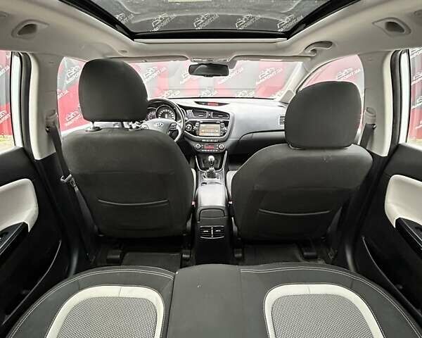 Білий Кіа Сід, об'ємом двигуна 1.6 л та пробігом 193 тис. км за 6600 $, фото 13 на Automoto.ua