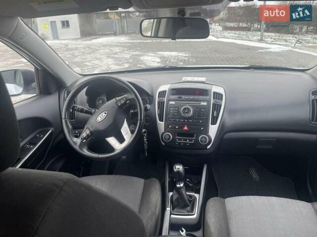 Білий Кіа Сід, об'ємом двигуна 1.59 л та пробігом 246 тис. км за 7200 $, фото 4 на Automoto.ua