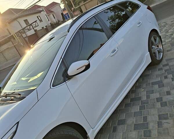 Білий Кіа Сід, об'ємом двигуна 1.59 л та пробігом 95 тис. км за 11800 $, фото 5 на Automoto.ua