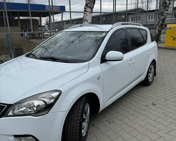 Белый Киа Сид, объемом двигателя 1.6 л и пробегом 277 тыс. км за 6800 $, фото 7 на Automoto.ua
