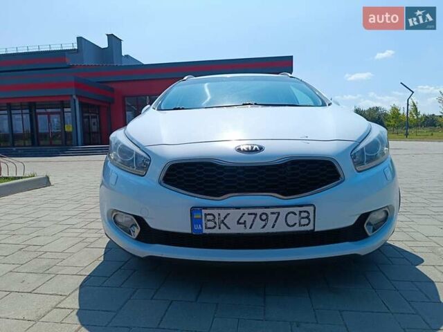 Белый Киа Сид, объемом двигателя 1.59 л и пробегом 247 тыс. км за 8800 $, фото 6 на Automoto.ua
