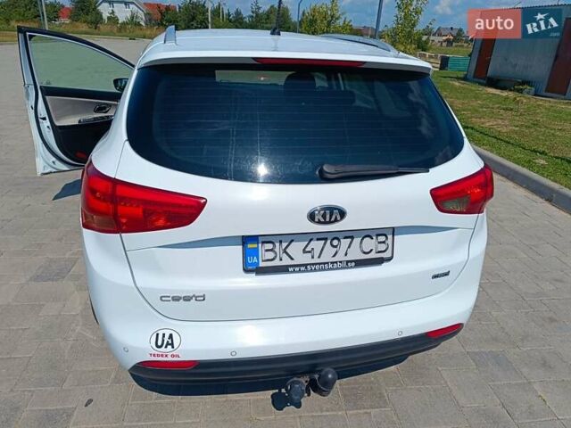 Белый Киа Сид, объемом двигателя 1.59 л и пробегом 247 тыс. км за 8800 $, фото 16 на Automoto.ua