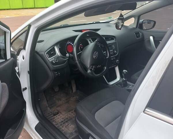 Білий Кіа Сід, об'ємом двигуна 1.6 л та пробігом 238 тис. км за 8999 $, фото 6 на Automoto.ua