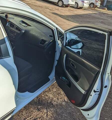 Белый Киа Сид, объемом двигателя 1.6 л и пробегом 212 тыс. км за 7950 $, фото 4 на Automoto.ua