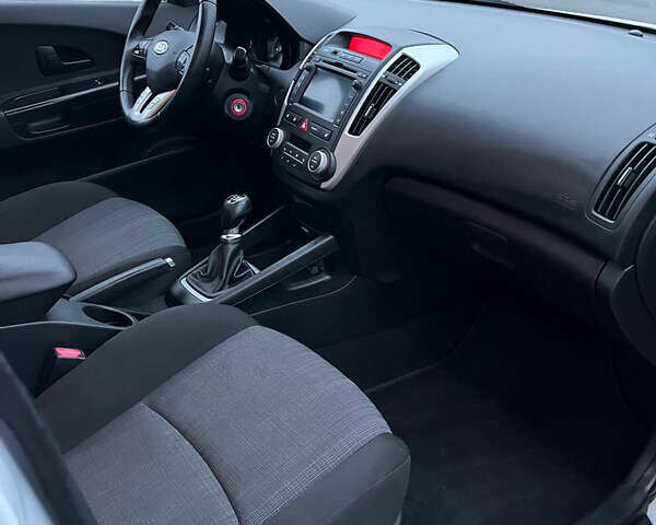 Білий Кіа Сід, об'ємом двигуна 1.4 л та пробігом 143 тис. км за 6700 $, фото 10 на Automoto.ua