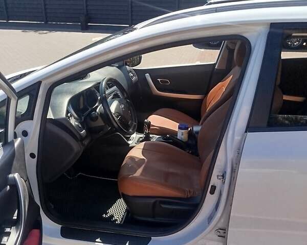 Білий Кіа Сід, об'ємом двигуна 1.58 л та пробігом 235 тис. км за 8300 $, фото 6 на Automoto.ua