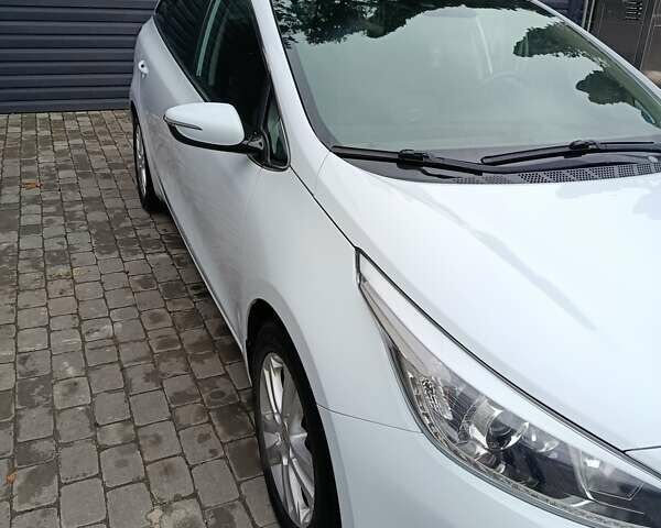 Белый Киа Сид, объемом двигателя 1.6 л и пробегом 265 тыс. км за 8200 $, фото 5 на Automoto.ua