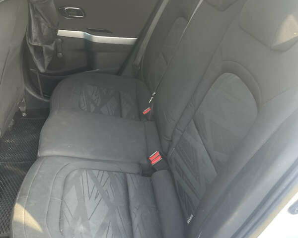 Білий Кіа Сід, об'ємом двигуна 1.6 л та пробігом 261 тис. км за 7500 $, фото 14 на Automoto.ua