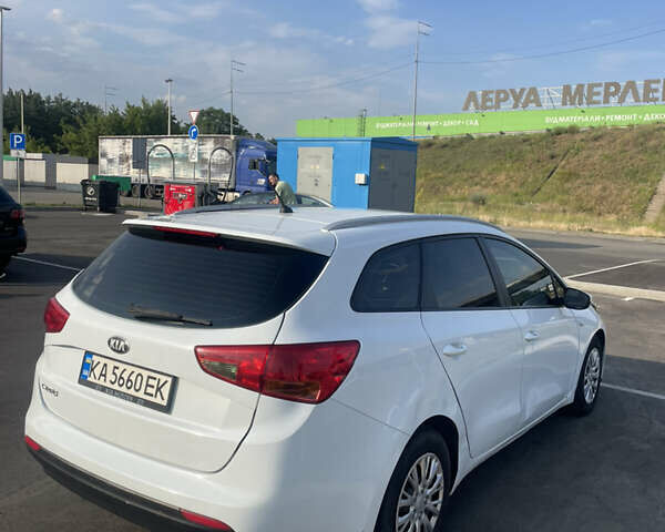 Белый Киа Сид, объемом двигателя 1.6 л и пробегом 261 тыс. км за 7500 $, фото 5 на Automoto.ua