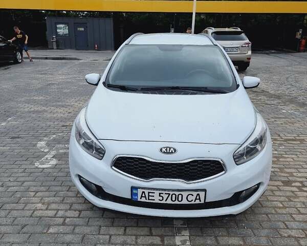 Белый Киа Сид, объемом двигателя 1.4 л и пробегом 200 тыс. км за 7500 $, фото 3 на Automoto.ua