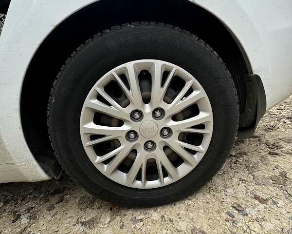 Білий Кіа Сід, об'ємом двигуна 1.6 л та пробігом 140 тис. км за 10500 $, фото 10 на Automoto.ua