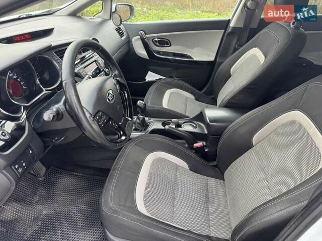 Белый Киа Сид, объемом двигателя 1.6 л и пробегом 228 тыс. км за 9900 $, фото 18 на Automoto.ua