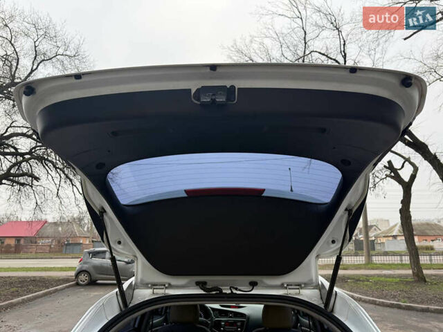 Білий Кіа Сід, об'ємом двигуна 1.6 л та пробігом 124 тис. км за 11500 $, фото 24 на Automoto.ua