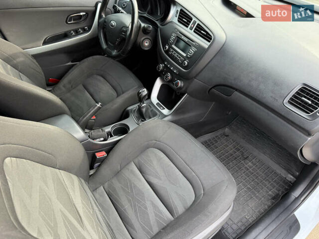 Белый Киа Сид, объемом двигателя 1.58 л и пробегом 160 тыс. км за 8500 $, фото 35 на Automoto.ua