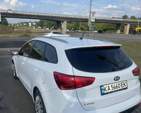 Белый Киа Сид, объемом двигателя 1.6 л и пробегом 261 тыс. км за 7500 $, фото 6 на Automoto.ua