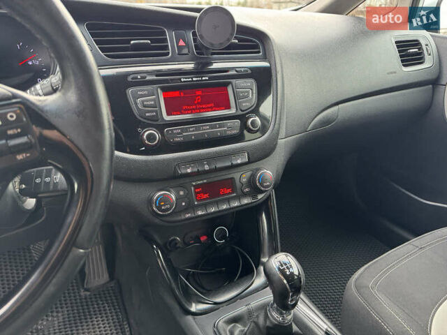 Білий Кіа Сід, об'ємом двигуна 1.6 л та пробігом 226 тис. км за 10500 $, фото 26 на Automoto.ua