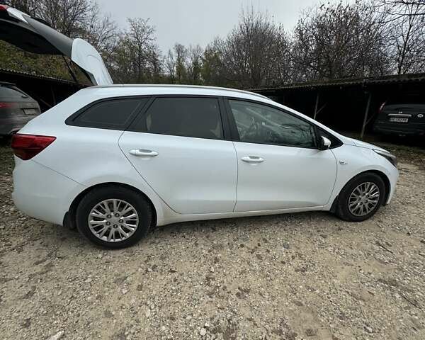 Білий Кіа Сід, об'ємом двигуна 1.6 л та пробігом 140 тис. км за 10500 $, фото 13 на Automoto.ua