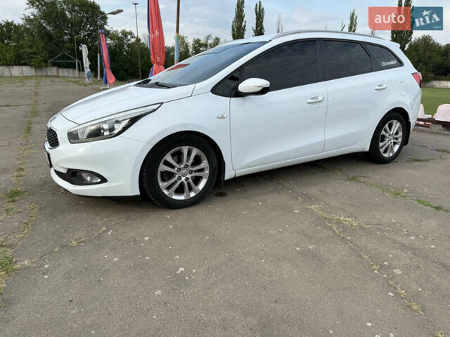 Белый Киа Сид, объемом двигателя 1.58 л и пробегом 160 тыс. км за 8500 $, фото 10 на Automoto.ua