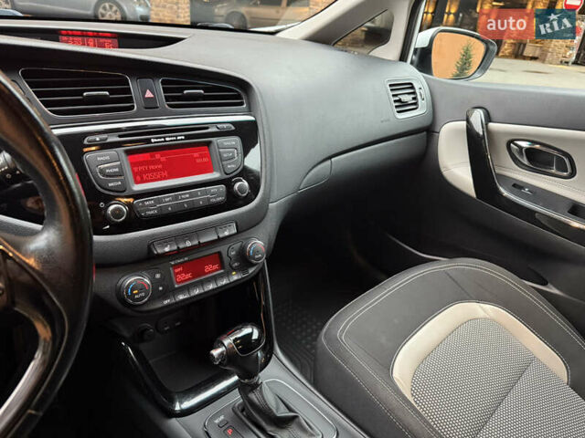 Білий Кіа Сід, об'ємом двигуна 1.6 л та пробігом 140 тис. км за 10400 $, фото 20 на Automoto.ua