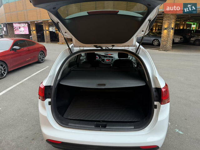 Білий Кіа Сід, об'ємом двигуна 1.6 л та пробігом 140 тис. км за 10400 $, фото 14 на Automoto.ua