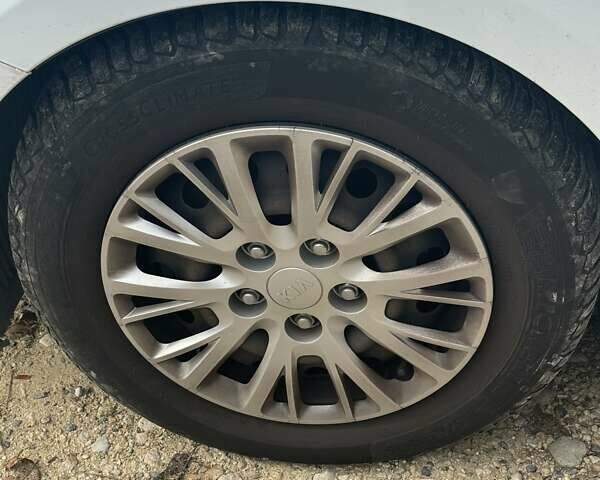 Білий Кіа Сід, об'ємом двигуна 1.6 л та пробігом 140 тис. км за 10500 $, фото 47 на Automoto.ua