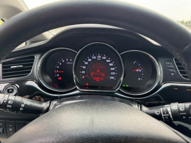 Білий Кіа Сід, об'ємом двигуна 1.6 л та пробігом 226 тис. км за 10500 $, фото 12 на Automoto.ua