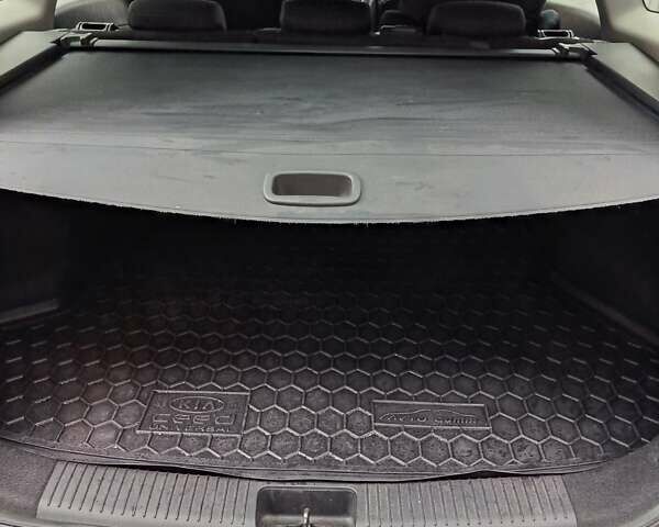 Белый Киа Сид, объемом двигателя 1.6 л и пробегом 265 тыс. км за 8200 $, фото 18 на Automoto.ua
