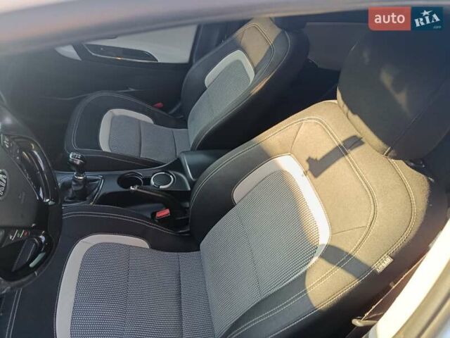 Белый Киа Сид, объемом двигателя 1.59 л и пробегом 291 тыс. км за 8700 $, фото 1 на Automoto.ua