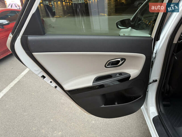 Білий Кіа Сід, об'ємом двигуна 1.6 л та пробігом 140 тис. км за 10400 $, фото 11 на Automoto.ua