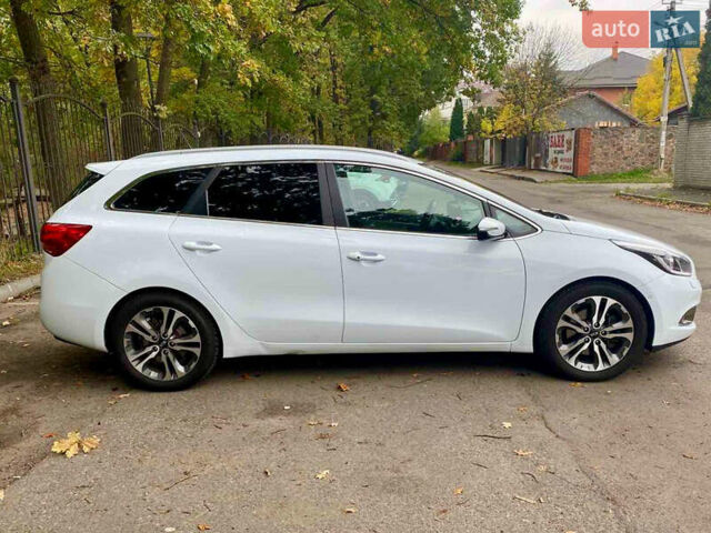 Белый Киа Сид, объемом двигателя 1.58 л и пробегом 285 тыс. км за 11500 $, фото 3 на Automoto.ua
