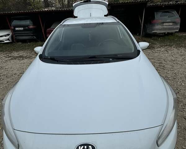 Білий Кіа Сід, об'ємом двигуна 1.6 л та пробігом 140 тис. км за 10500 $, фото 31 на Automoto.ua