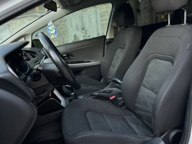 Белый Киа Сид, объемом двигателя 1.4 л и пробегом 250 тыс. км за 7700 $, фото 10 на Automoto.ua