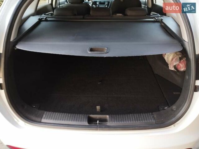 Білий Кіа Сід, об'ємом двигуна 1.58 л та пробігом 120 тис. км за 10600 $, фото 14 на Automoto.ua