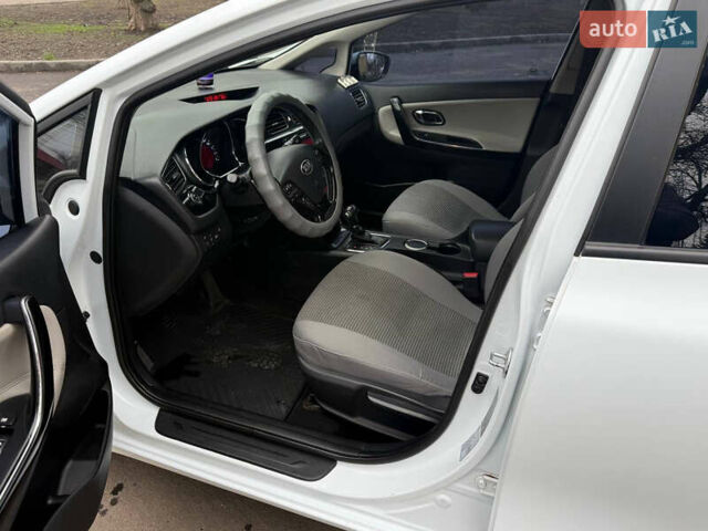 Білий Кіа Сід, об'ємом двигуна 1.6 л та пробігом 124 тис. км за 11500 $, фото 16 на Automoto.ua